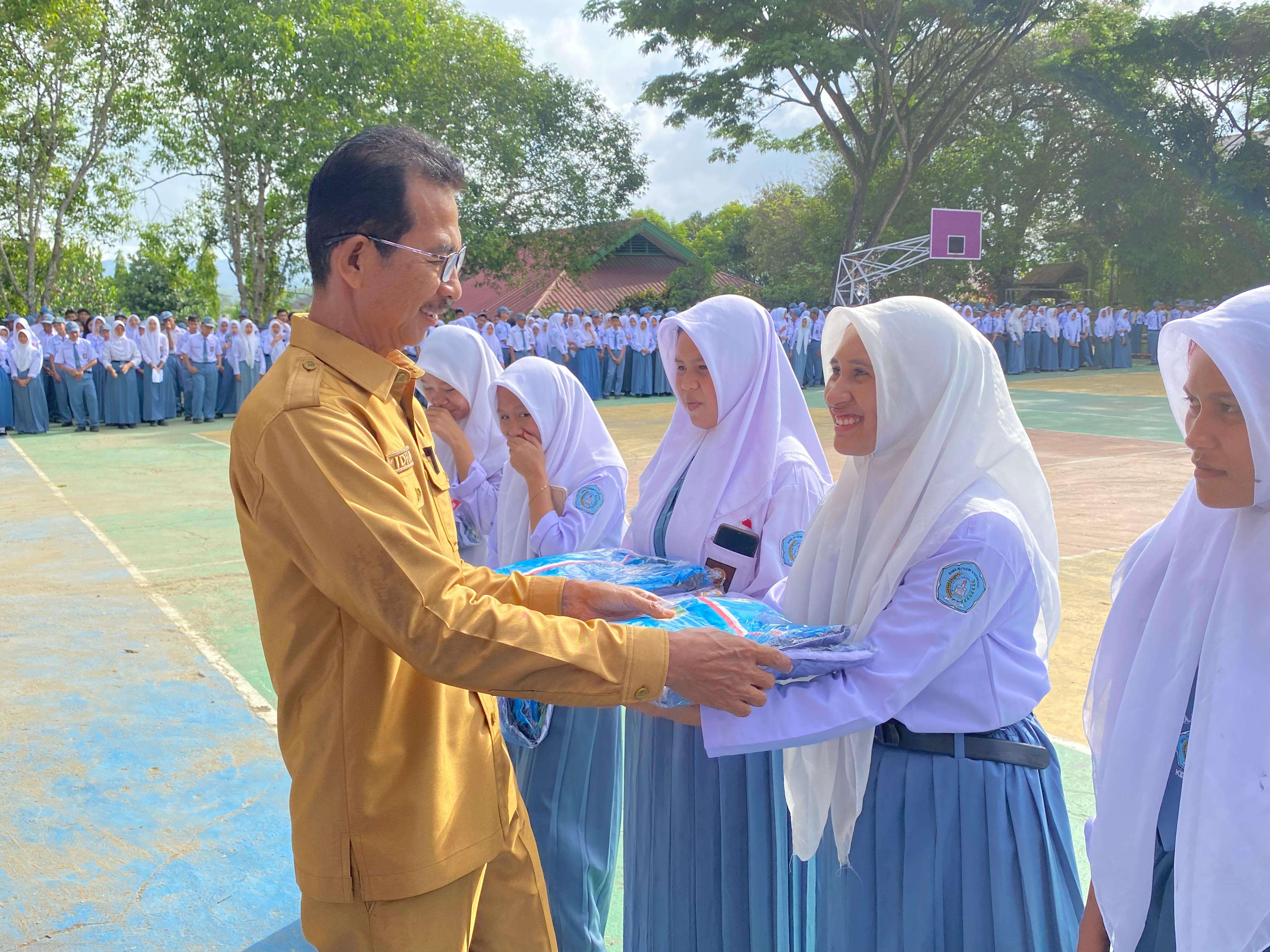 Acara Purna Bakti Bapak Kepala SMA Negeri 6 Kendari